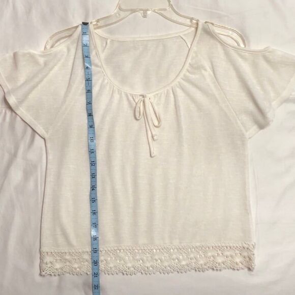 Blouse Size Small Cream Cold Shoulder and Lace Bottom Design - Picture 7 of 7